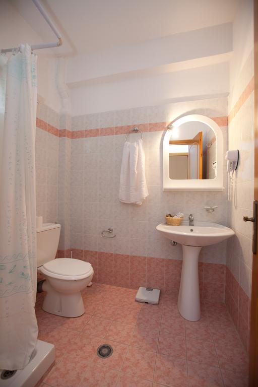 Kókkinon Nerón Yiouli Hotel الغرفة الصورة